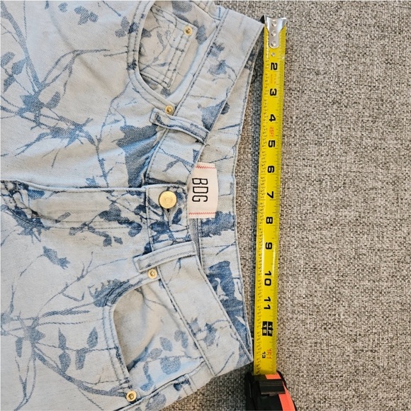 Wide-Leg Floral Denim - Picture 7 of 10